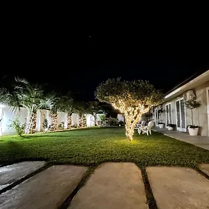  Couette-café Amantea Monument